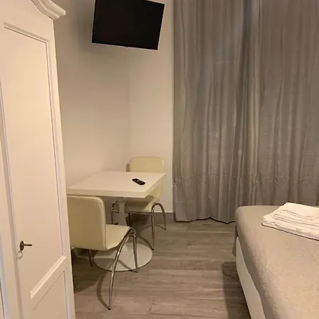 Domus Dotta New Pensión Bolonia